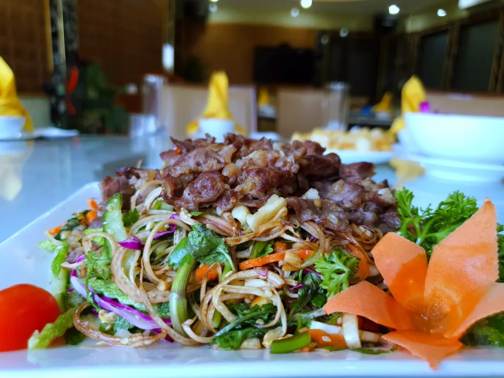Nộm bò trộn chua ngọt