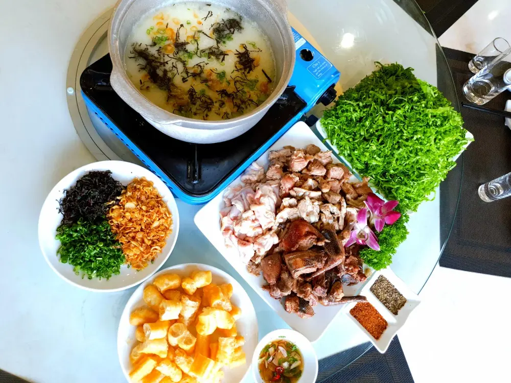 Mâm đặc sản Thành Dung bày đầy đặn